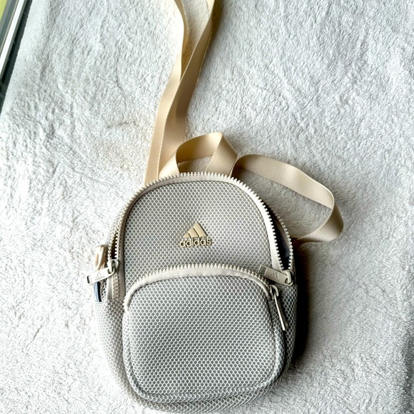 Adidas beige mesh convertible cross body/ mini backpack - Picture 1 of 4